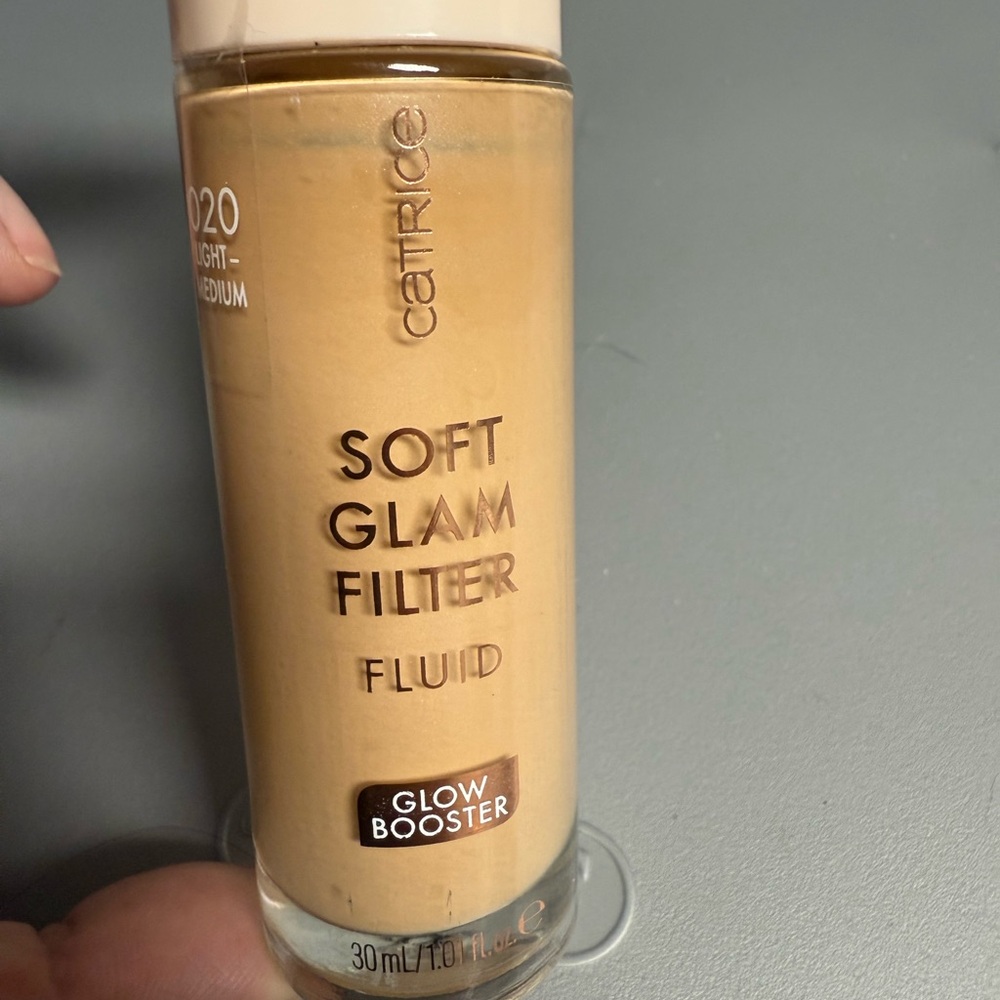Carrie Soft Glam Filter Fluid - 020 Light Medium